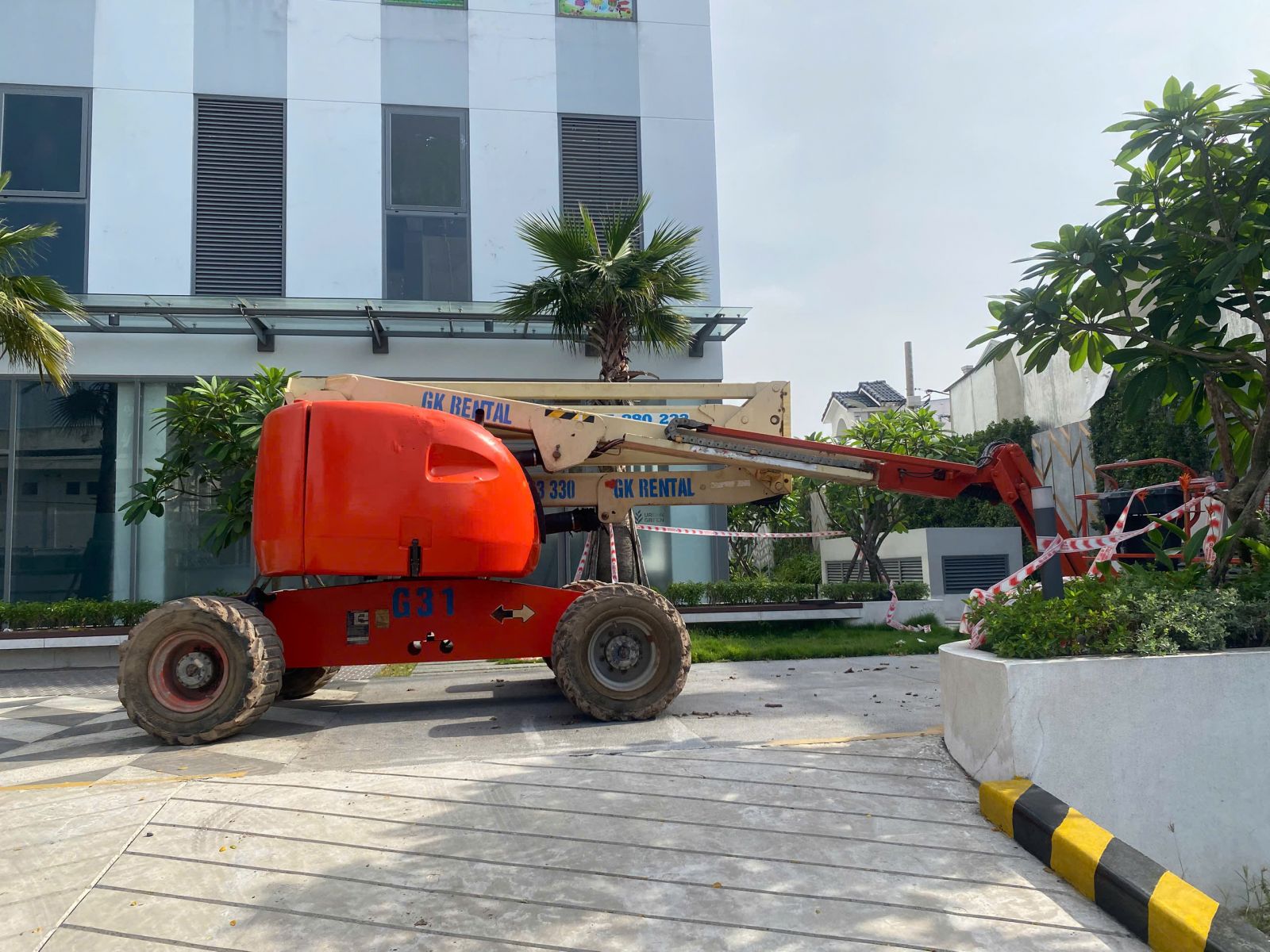 Xe-nang-nguoi-18m-JLG-510AJ