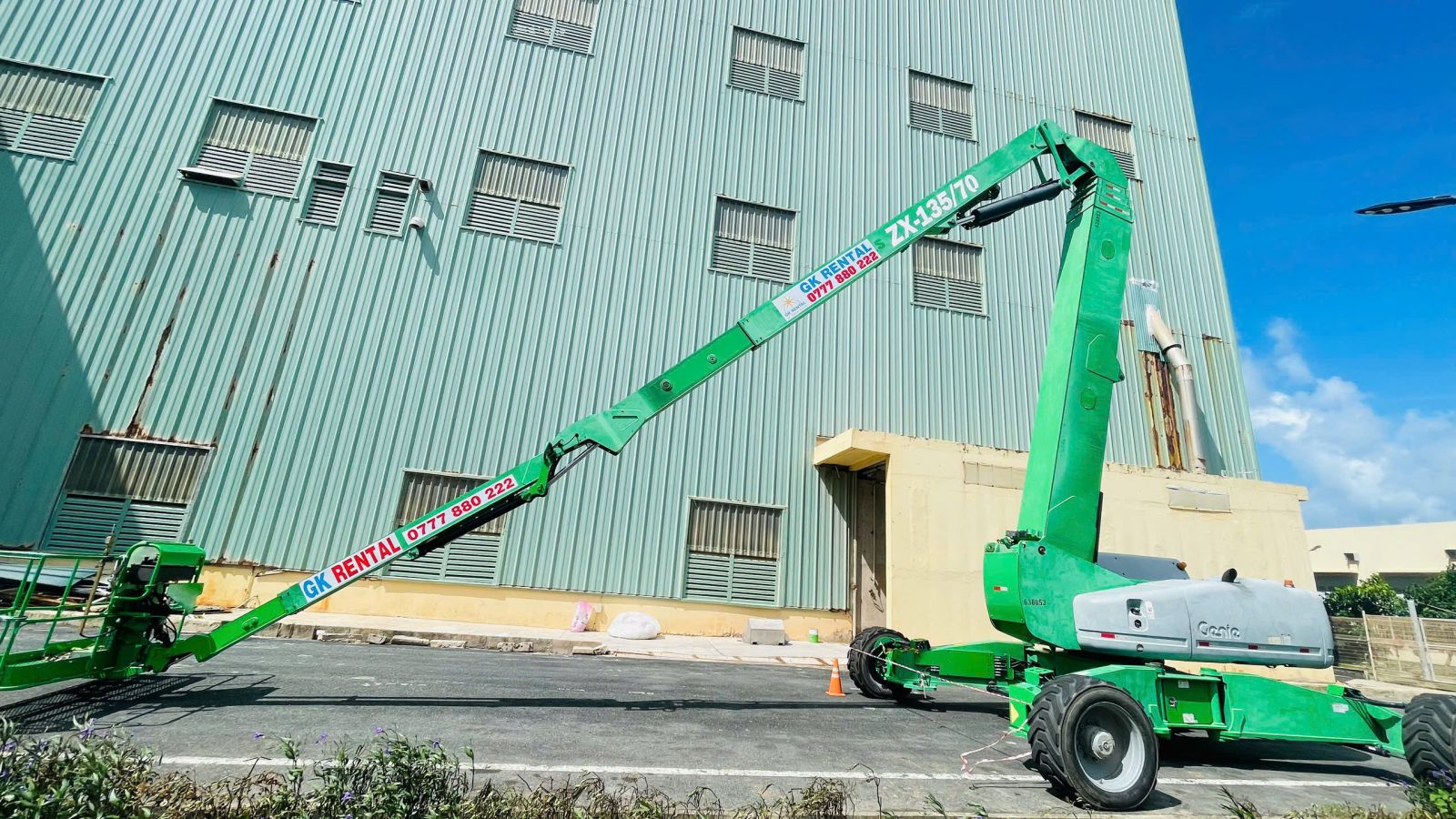 Xe nâng người 43m Genie ZX-135/70RT